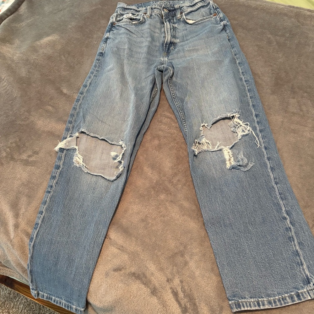 Arizona Distressed Blue Jeans
